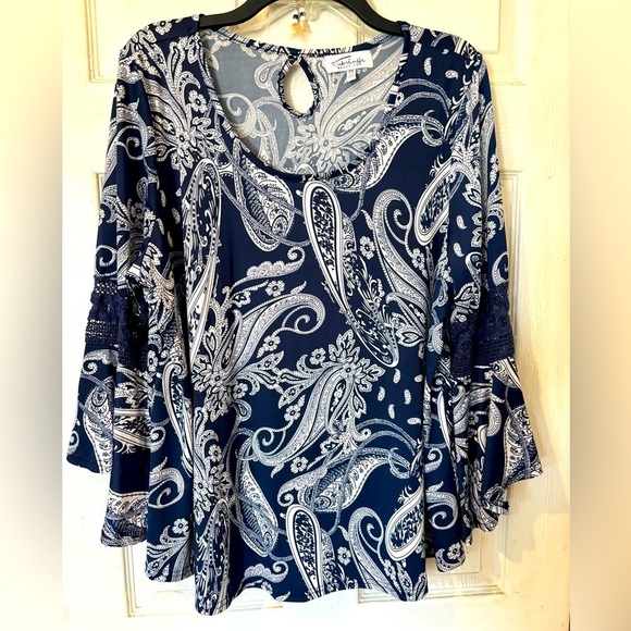 NWOT Fringe Benefits Soft Knit Navy & White With Paisley Design & Bell Sleeves - Picture 1 of 5